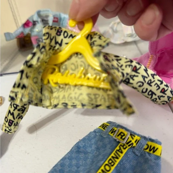 Rainbow High Deluxe Fashion Closet Playset with Doll, Clothes, Shoes and More! - Picture 6 of 12